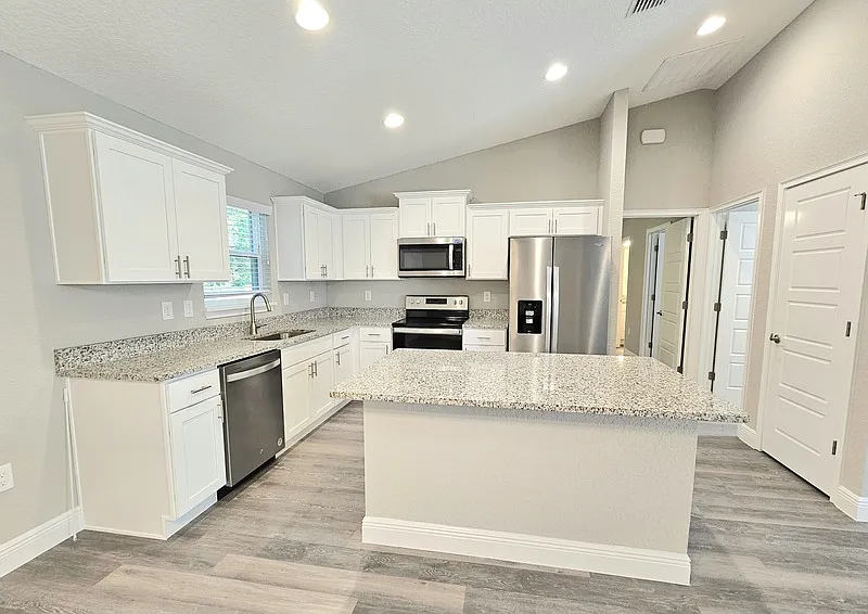 Silver Springs Shores — Photo 3