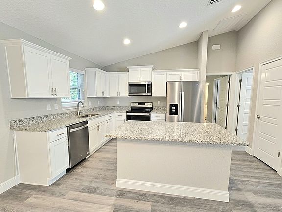 3rd image of 6 Locust Run Ln