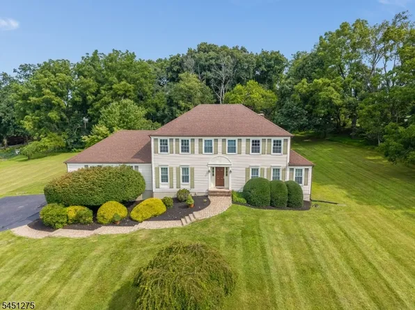 2 Wildwood Court, Raritan Twp., NJ 08822