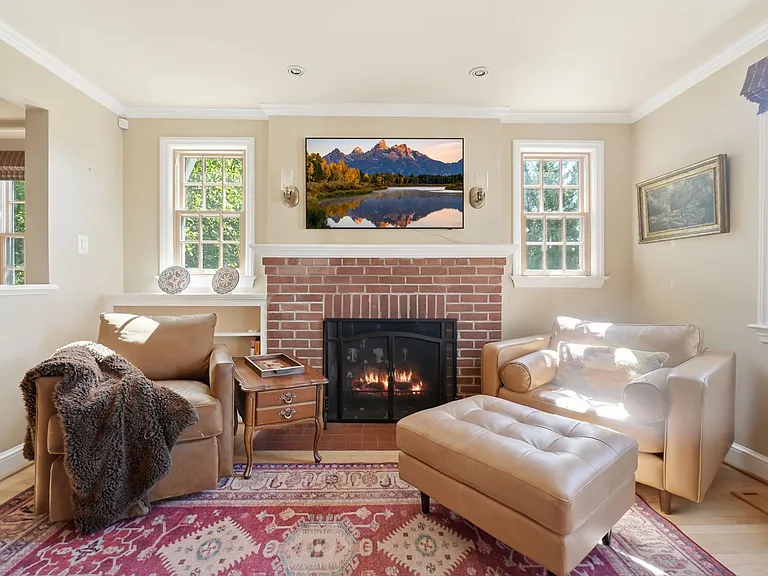 110 Stewart Ave — Photo 4