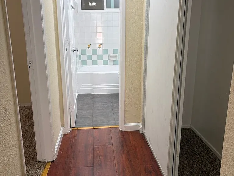 Hollywood & Highland Walkable Apartment Community — Photo 34