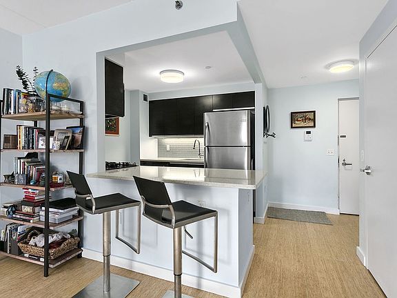 2nd image of 212 S Oxford St APT 7A