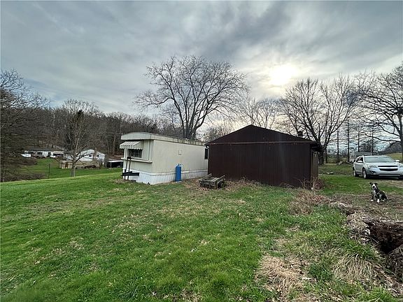 5th image of 439 Hall Rd