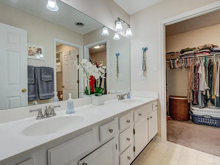 5804 Shelley Dr — Photo 13