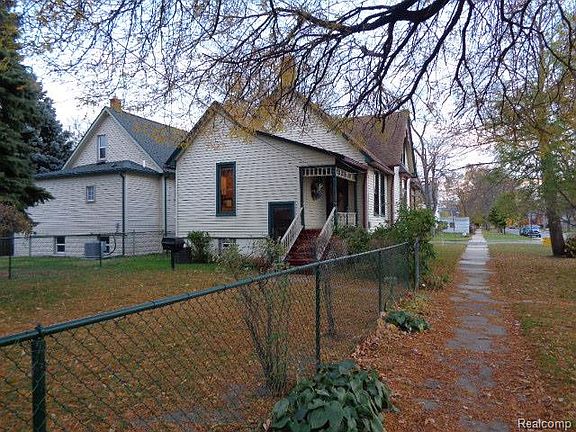 5th image of 568 Cherry St