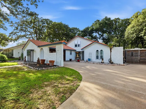 913 Harwood Ter, Bedford, TX 76021