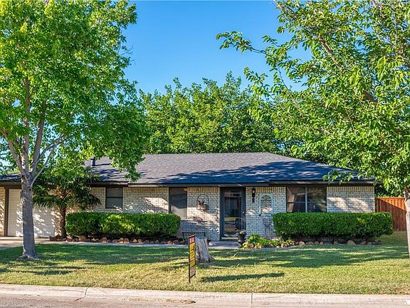 2nd image of 125 Bowie Cir