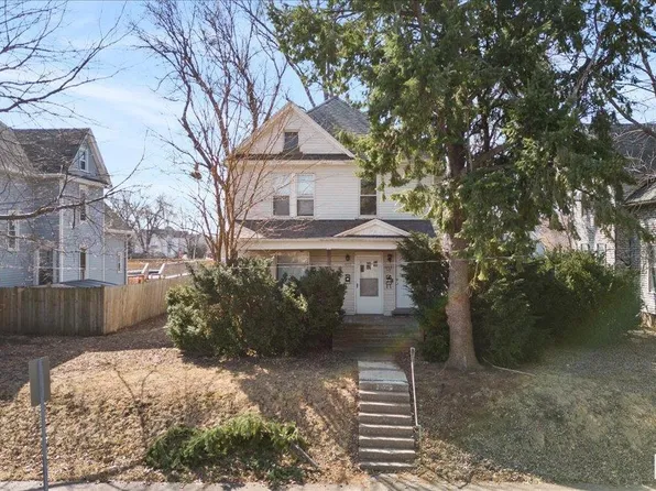 1009 W 15th St, Davenport, IA 52804