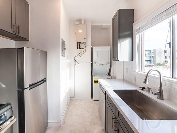 4th image of 205 N Berendo St #1/2