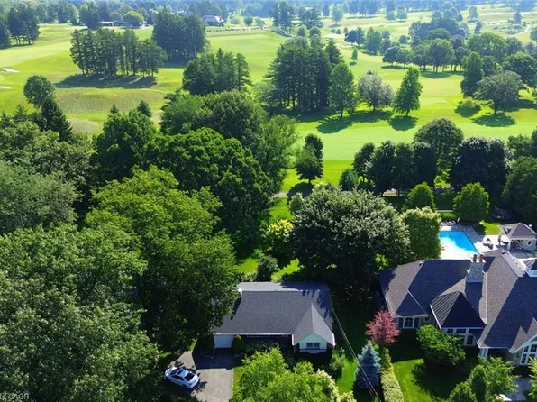 93 Saint Margarets Rd, Hamilton, ON L9G 2L1