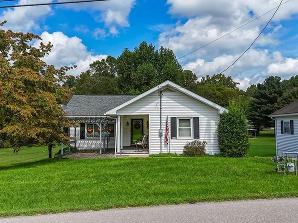 565 Dana Rd, Newport, OH 45768