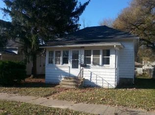 714 W 1st St, Waterloo, IA 50701
