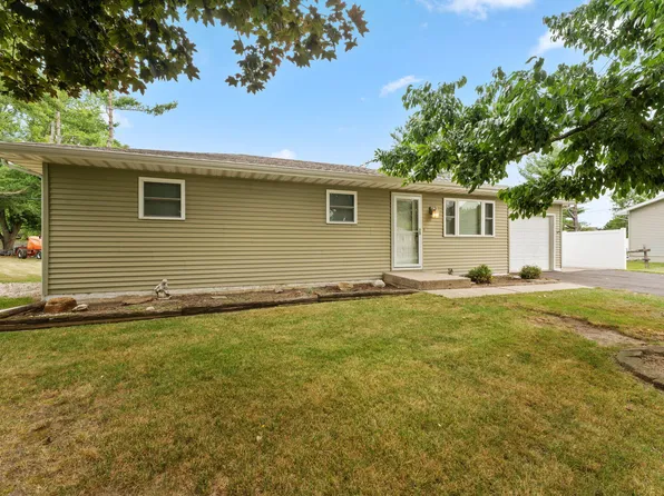 1533 Northwood Dr, Lowell, IN 46356