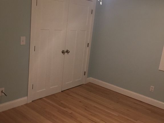 Bed 2/laundry in closet