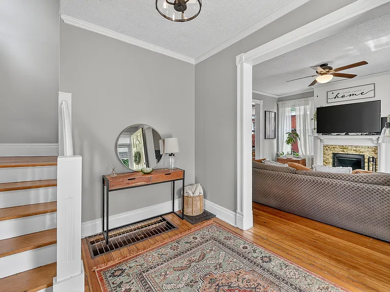3121 Campbell St — Photo 4