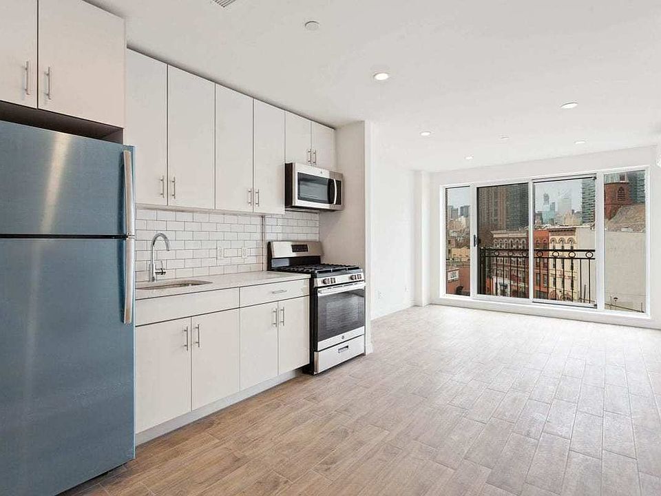 1st image of 1044 Jackson Ave #3