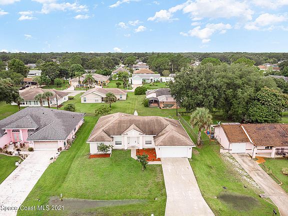2nd image of 877 Seven Gables Cir SE
