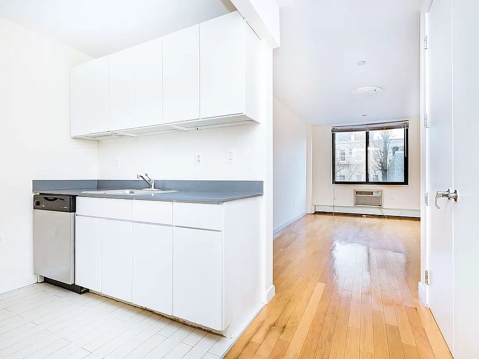 1st image of 924 Metropolitan Ave APT 303