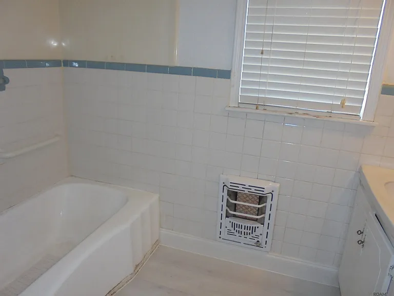 2411 Valley St — Photo 5