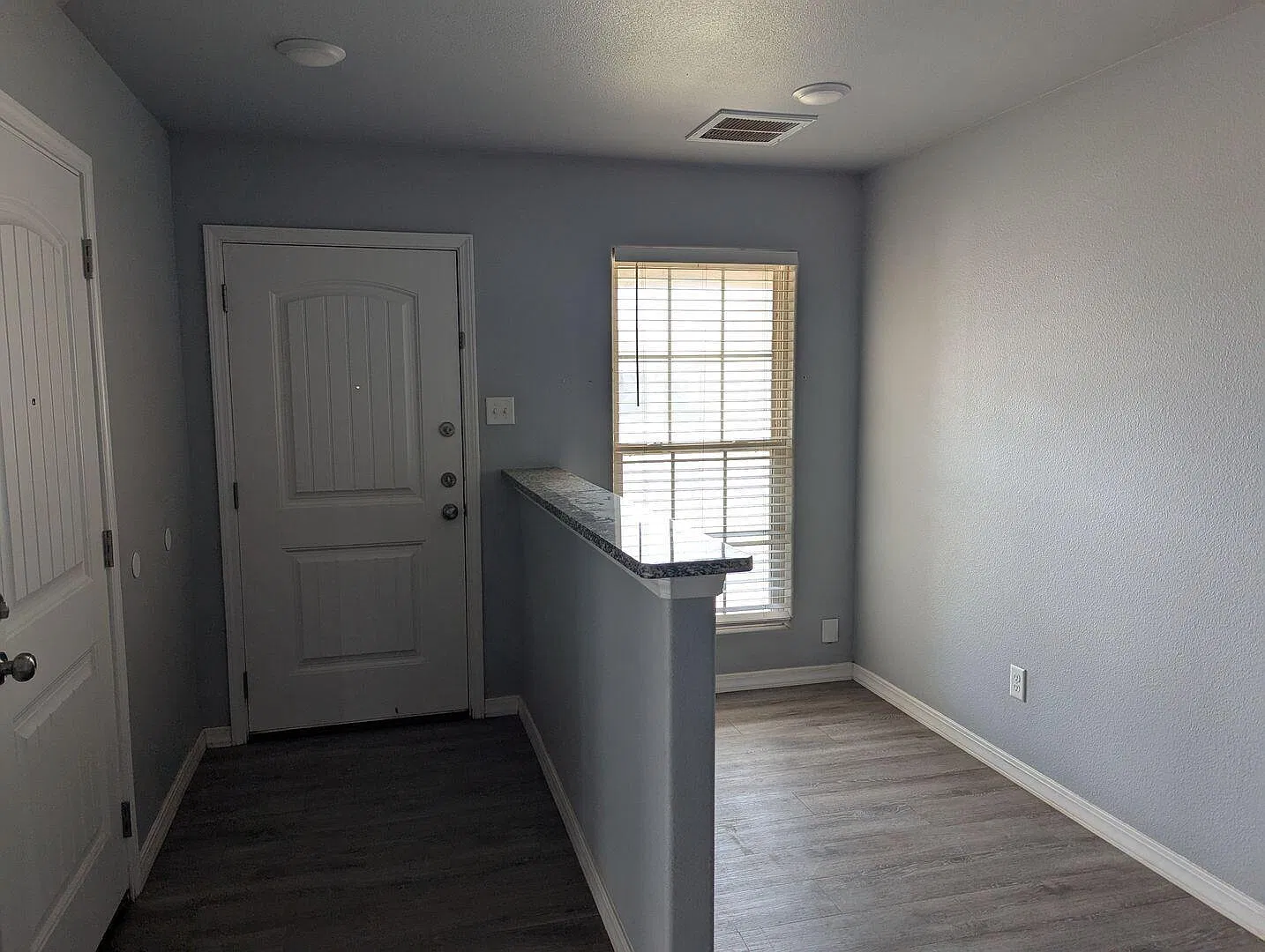3 bed, 2.0 bath, 1500 sqft, $1,420 — Photo 2