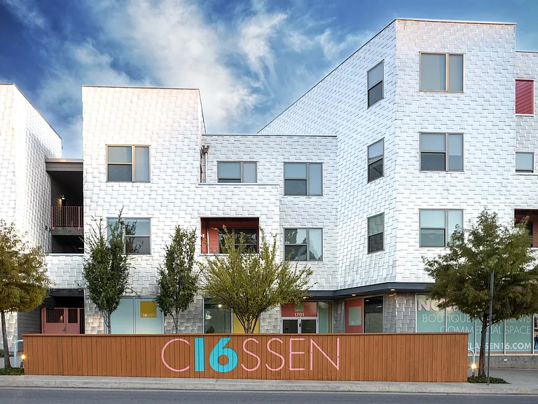 Classen 16 — Photo 1