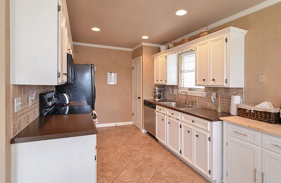 3rd image of 5143 Tara Ln