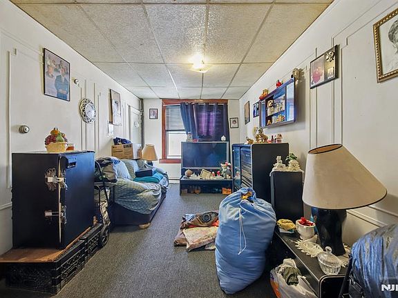 4th image of 17 Myrtle Ave