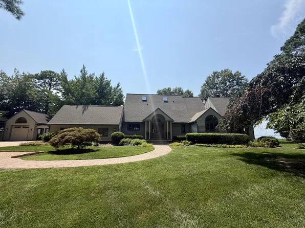 424 Mosquito Beach Ln, White Stone, VA 22578