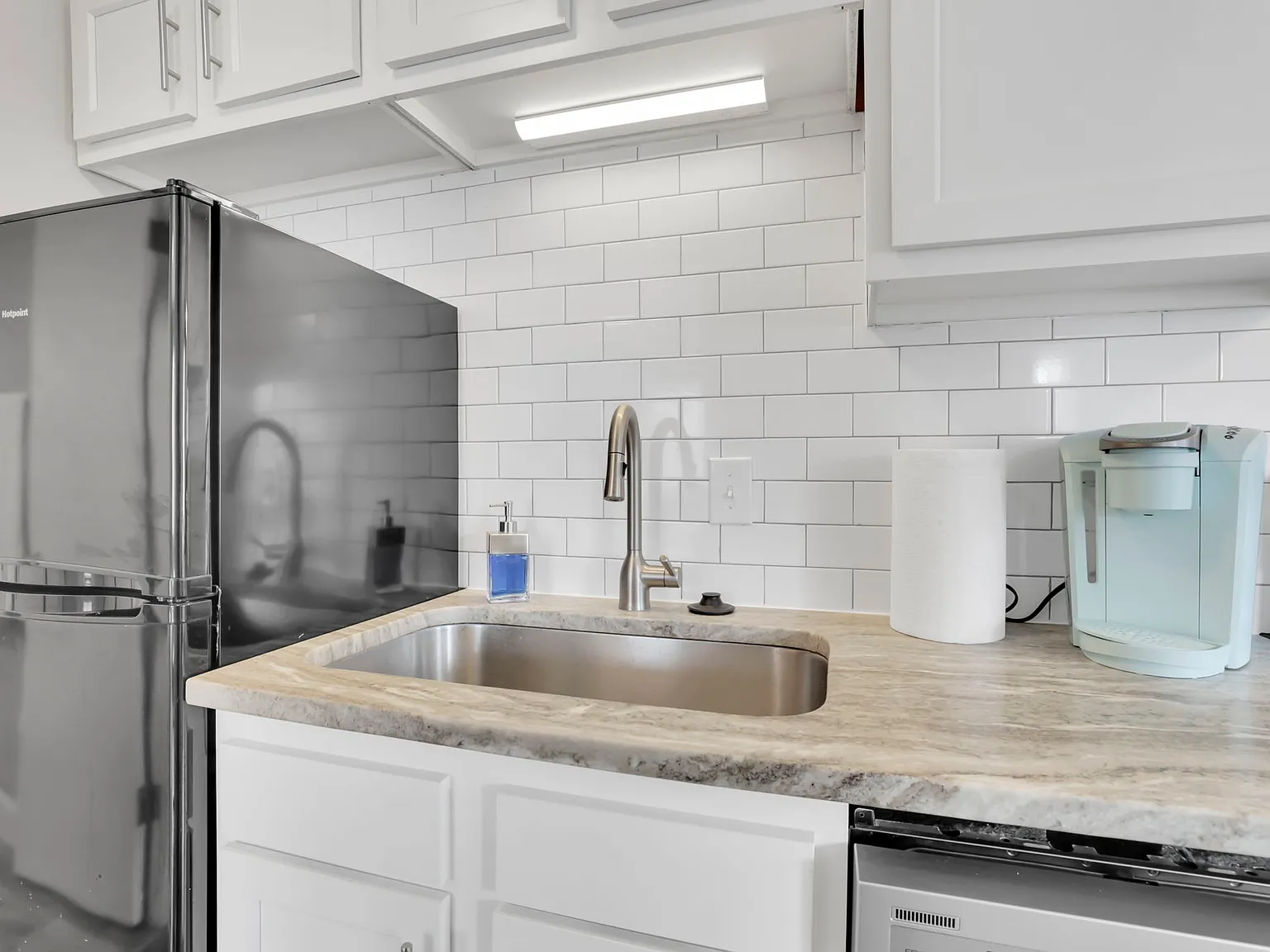 1 bed, 980 sqft, $1,300 — Photo 3