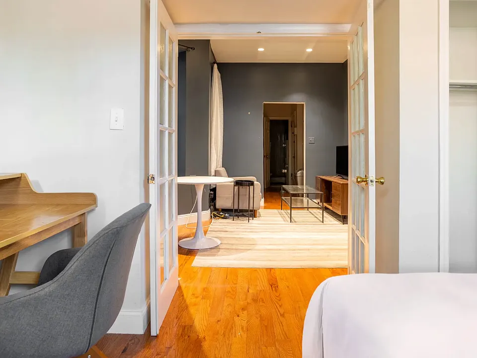 715 E 5th St #3C