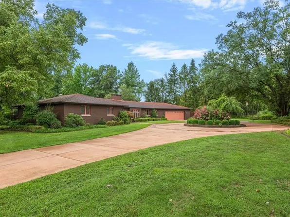 907 S Chestnut St, Pana, IL 62557