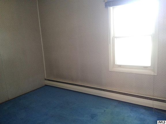 4th image of 238 Wimple St