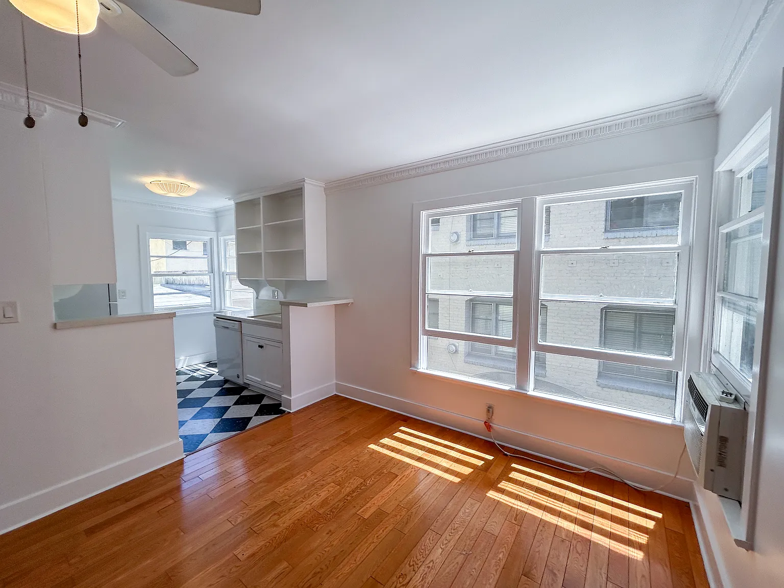 2 bed, 700 sqft, $2,450 — Photo 3