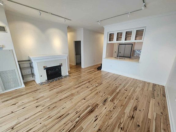 5th image of 41 E 8th St APT 3006
