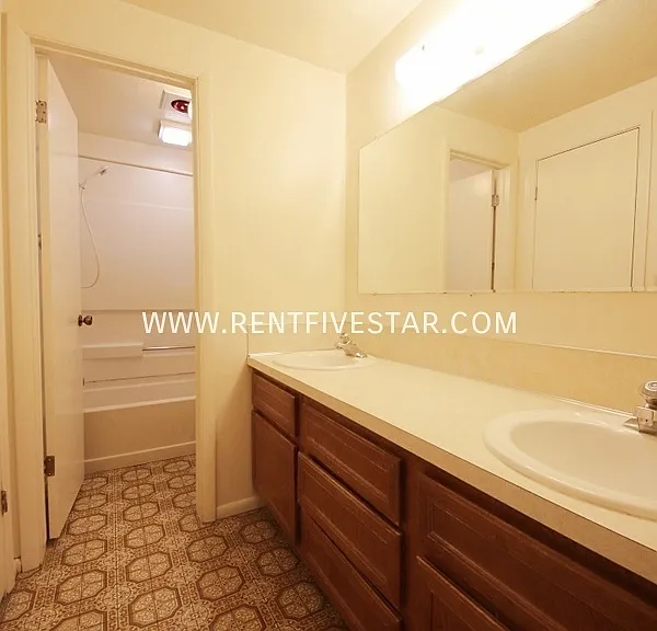 38 Rutgers St — Photo 12