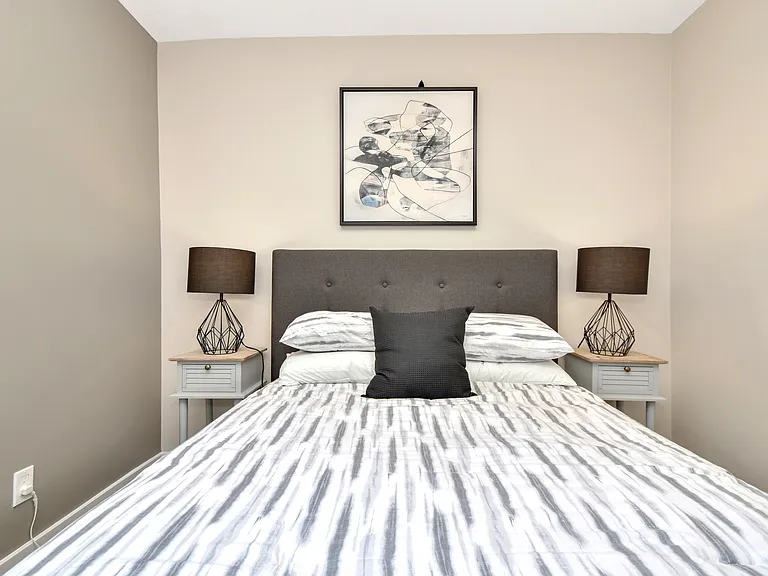 35 Woodridge Cres — Photo 49