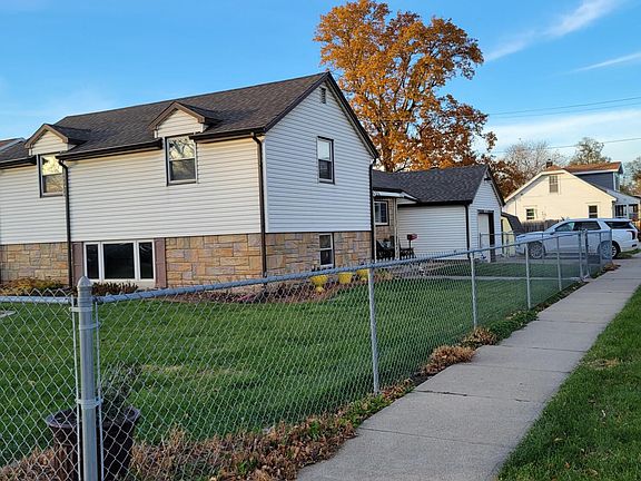 4th image of 520 S 32nd St