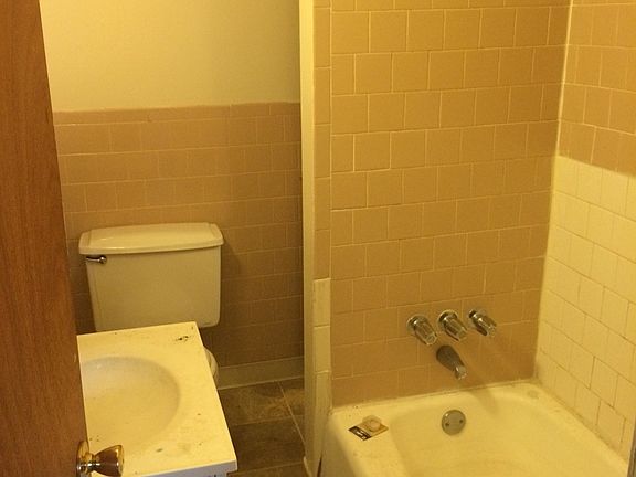 3rd image of 3809 Chamberlayne Ave APT 205