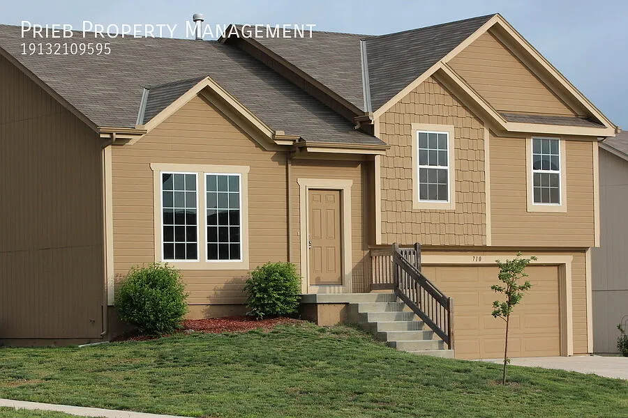 325 W Colleen Ct
