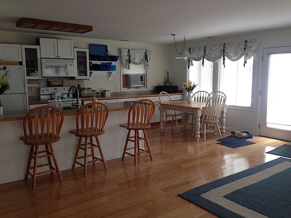 3rd image of 2176 Dunwoodie St