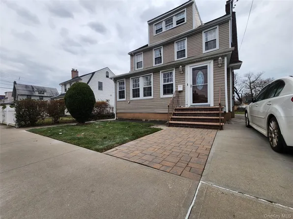 19614 104th Avenue, Saint Albans, NY 11412