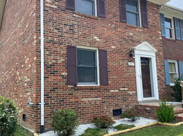 241 Farrell Ln, Fredericksburg, VA 22401