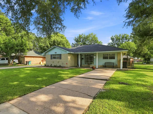 1705 Chilton Dr, Baytown, TX 77520