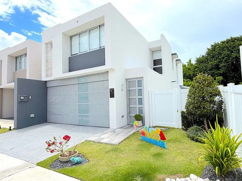 3 bed, 2.5 bath, 2300 sqft, $4,800 — Photo 1
