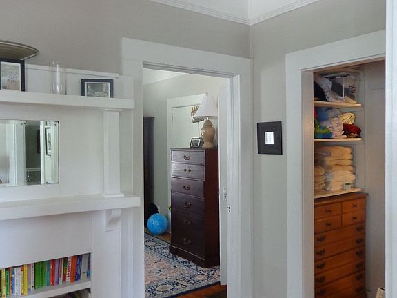 Entry Way/ Door to Bedroom 1