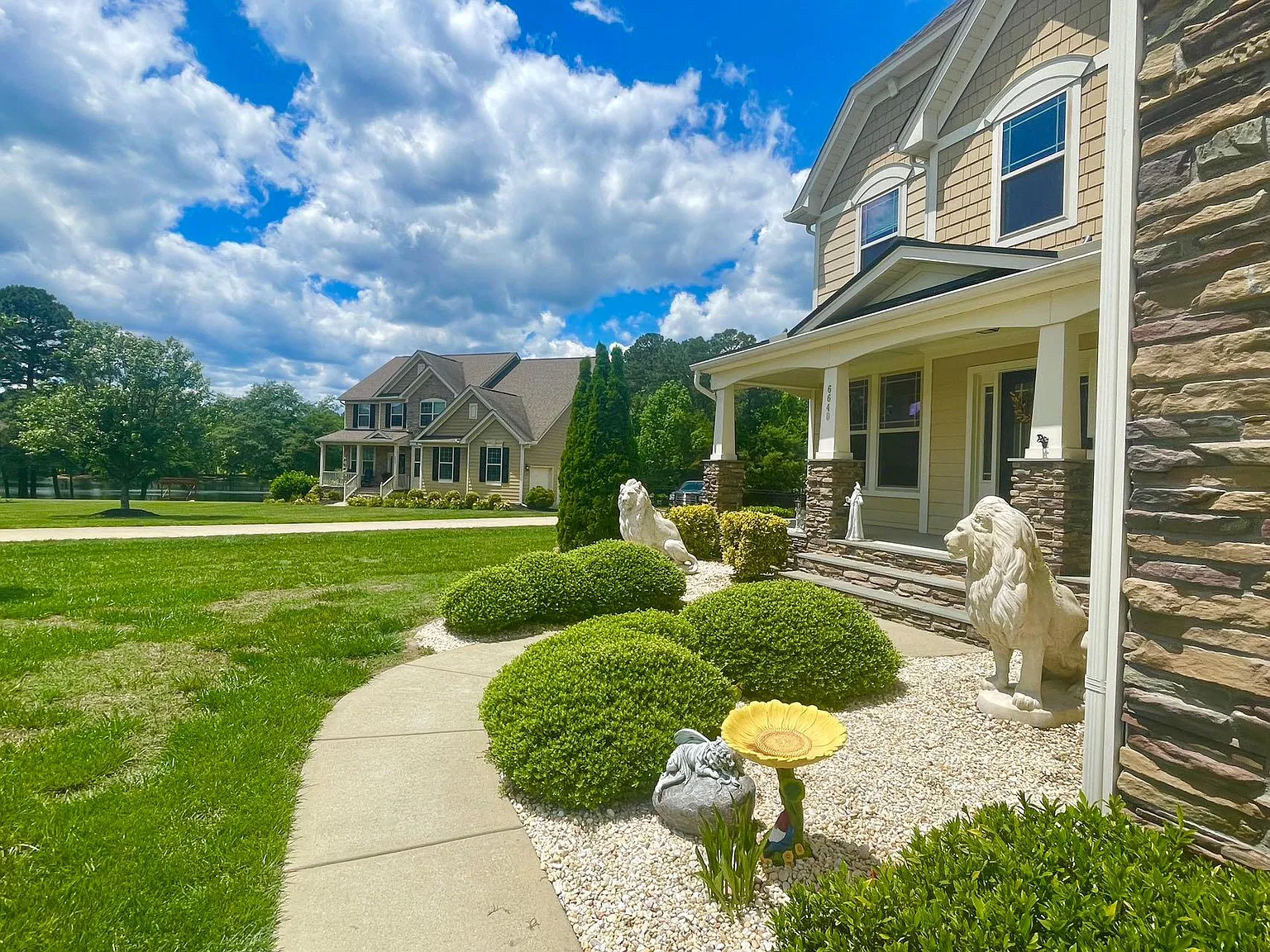 5 bed, 3.5 bath, 3998 sqft, $4,399 — Photo 2