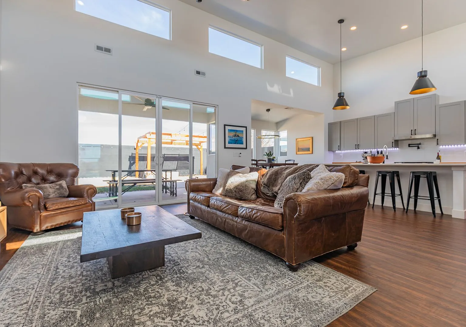 Stunning Home with Modern Flair — Photo 3