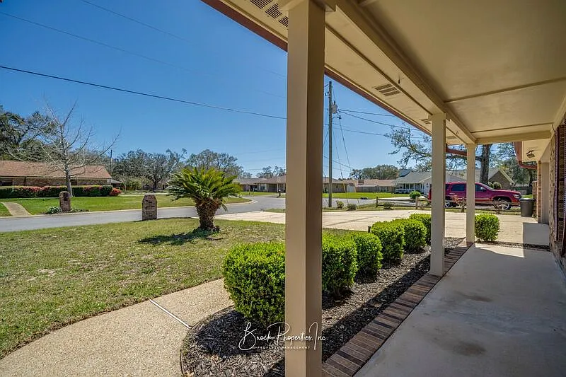 3 bed, 2.0 bath, 2128 sqft, $2,150 — Photo 4