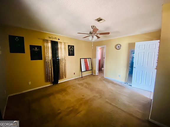 4th image of 4014 Jeffersonville Rd