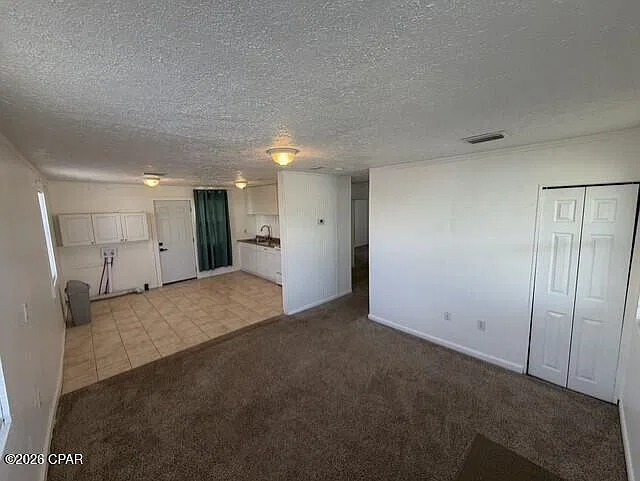 3 bed, 825 sqft, $1,695 — Photo 4